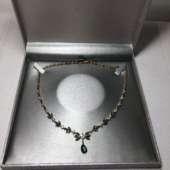 peoples Jewelry - People’s green and White Floral Drop Necklace in Sterling Silver. Box included